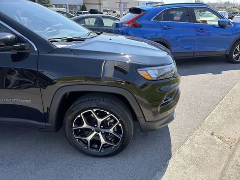 Used 2025 Jeep Compass Limited AWD/4WD image 4