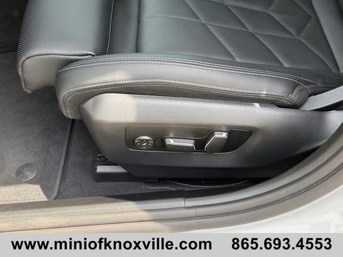 Used 2025 BMW 530i xDrive AWD/4WD image 13