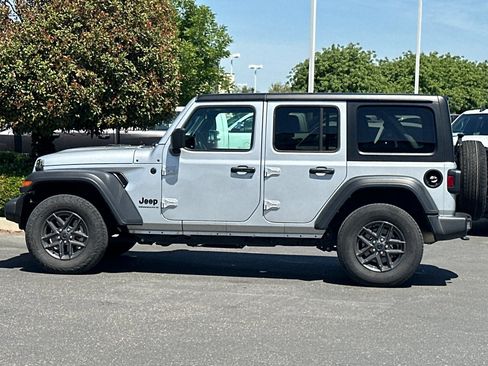 Used 2024 Jeep Wrangler Sport S image 7