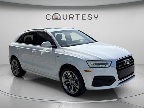 Used 2016 Audi Q3 2.0T Prestige w/ Prestige Package AWD/4WD image 9