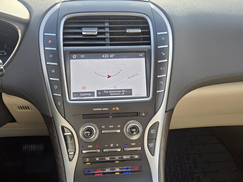 Used 2020 Lincoln Nautilus Reserve w/ Equipment Group 202A image 19