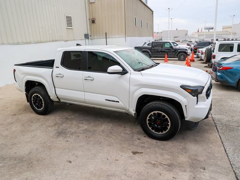 Certified 2024 Toyota Tacoma SR5 image 6