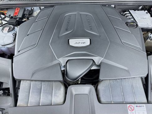 Certified 2023 Porsche Cayenne image 31