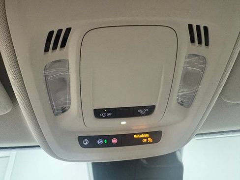 Used 2023 Buick Envision Preferred FWD image 33