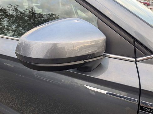 Used 2024 Volkswagen Taos SE image 12