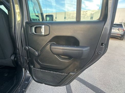 Used 2021 Jeep Gladiator Sport image 35