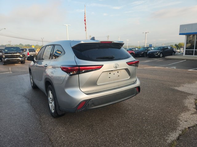 Used 2023 Toyota Highlander LE FWD image 12