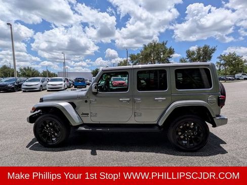 Used 2021 Jeep Wrangler Unlimited Sahara AWD/4WD image 6