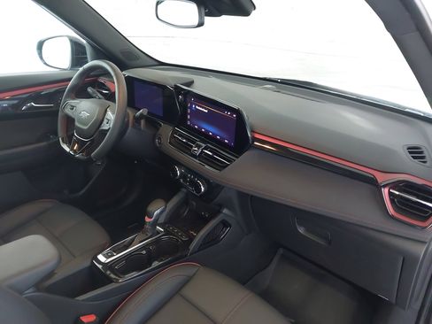 Used 2025 Chevrolet TrailBlazer RS w/ Convenience Package AWD/4WD image 29
