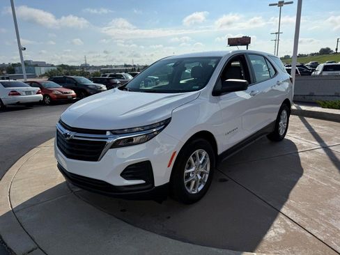Used 2024 Chevrolet Equinox LS w/ Driver Confidence II Package FWD image 10