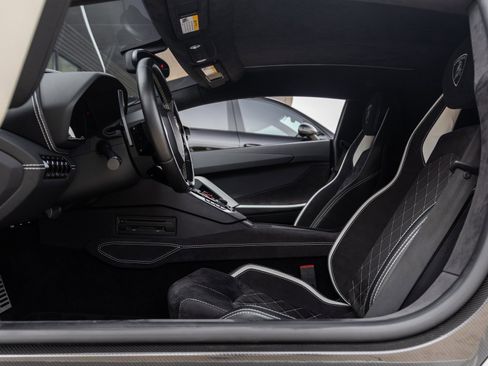 Used 2018 Lamborghini Aventador S image 29