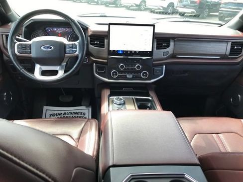 Used 2023 Ford Expedition Limited AWD/4WD image 5