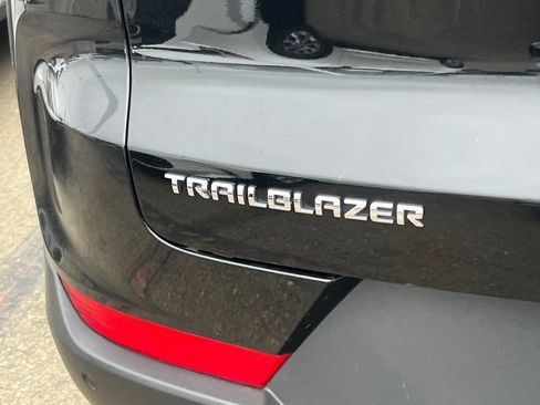 Used 2024 Chevrolet TrailBlazer LS w/ LS Convenience Package FWD image 9