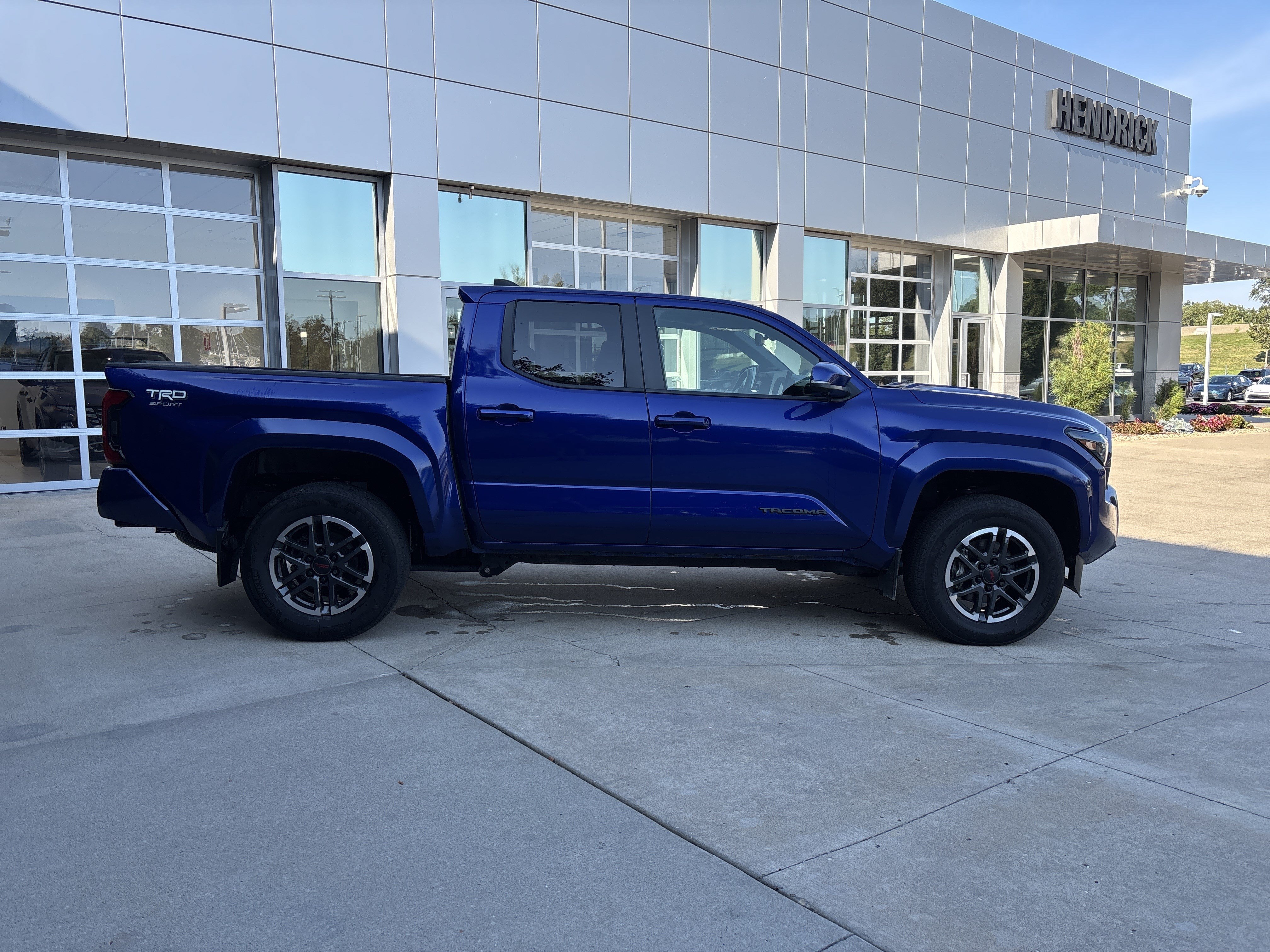 Used 2024 Toyota Tacoma TRD Sport w/ TRD Sport Premium Package AWD/4WD image 9