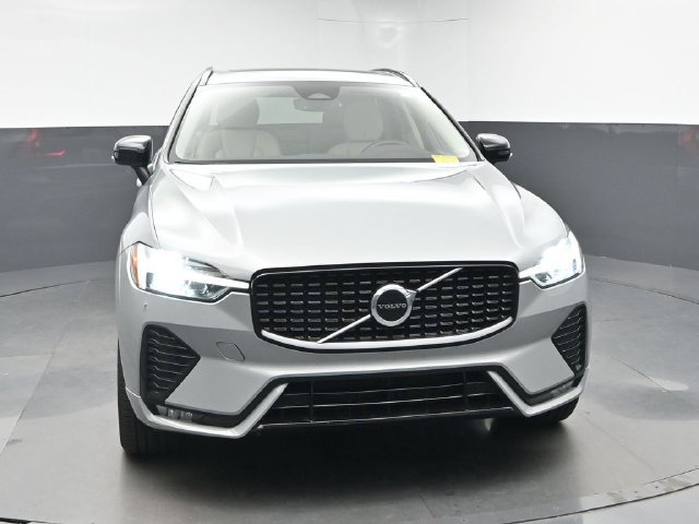 Used 2024 Volvo XC60 B5 Core w/ Protection Package Premier AWD/4WD image 2