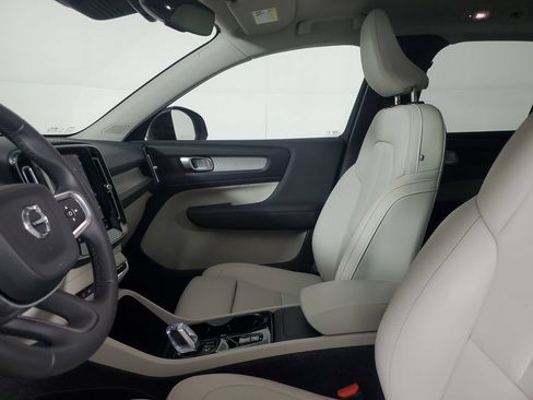 Certified 2026 Volvo XC40 B5 Plus AWD/4WD image 24