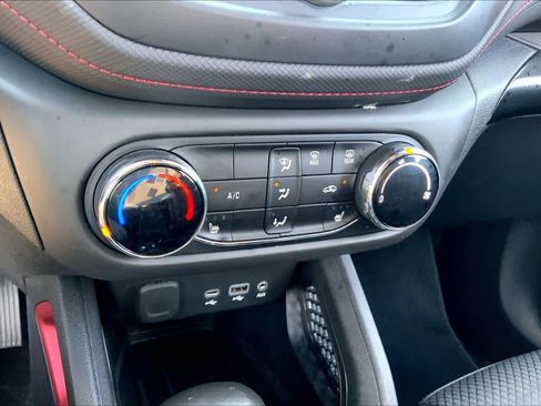 Used 2022 Chevrolet TrailBlazer RS FWD image 32