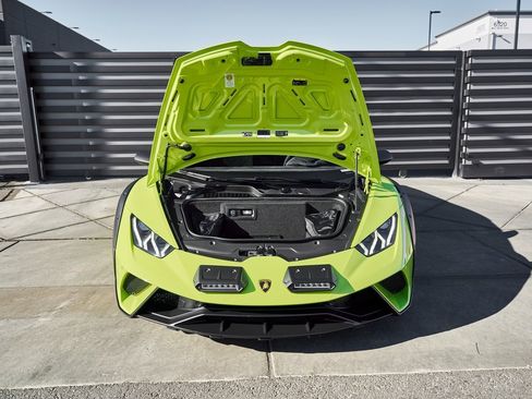 Used 2024 Lamborghini Huracan Sterrato image 19