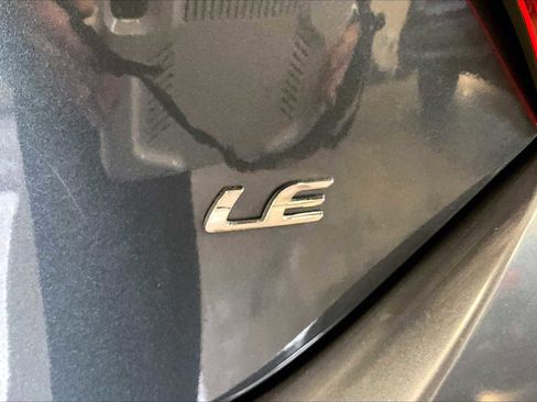 Used 2015 Toyota Corolla LE image 9