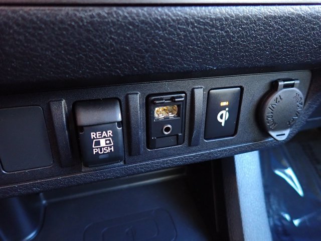 Used 2019 Toyota Tacoma TRD Off-Road AWD/4WD image 16
