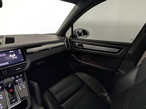 Certified 2023 Porsche Cayenne Platinum Edition AWD/4WD image 21