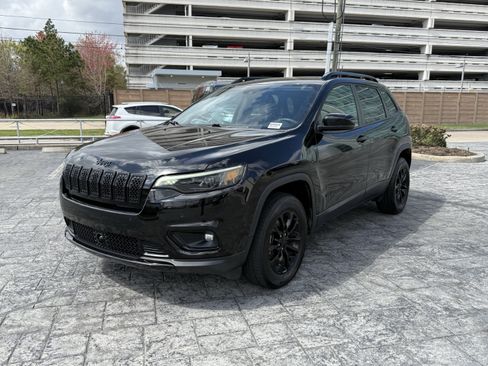 Used 2023 Jeep Cherokee Altitude Lux image 3