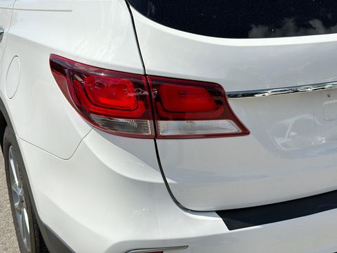 Used 2017 Hyundai Santa Fe SE image 10