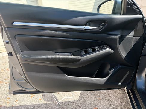 Used 2023 Nissan Altima 2.5 SV FWD image 18