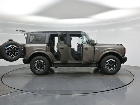 New 2026 Ford Bronco Outer Banks image 4