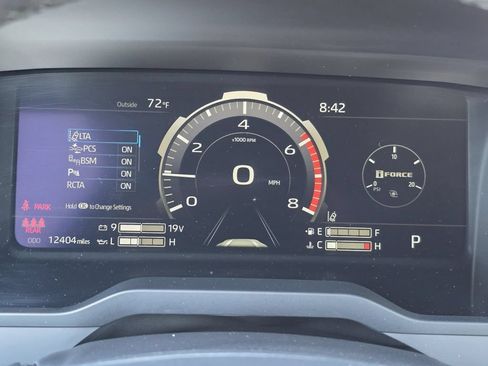 Used 2025 Toyota Tundra Limited AWD/4WD image 15