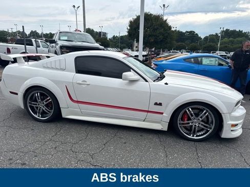 Used 2008 Ford Mustang GT Premium RWD image 4