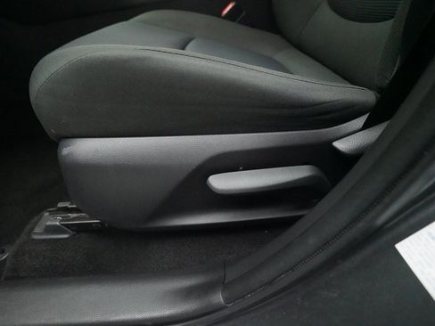 Used 2020 Toyota RAV4 LE image 27