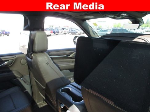 Used 2021 GMC Yukon Denali w/ Denali Premium Package image 19