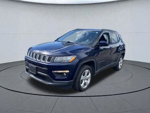 Used 2018 Jeep Compass Latitude w/ Popular Equipment Group AWD/4WD image 2