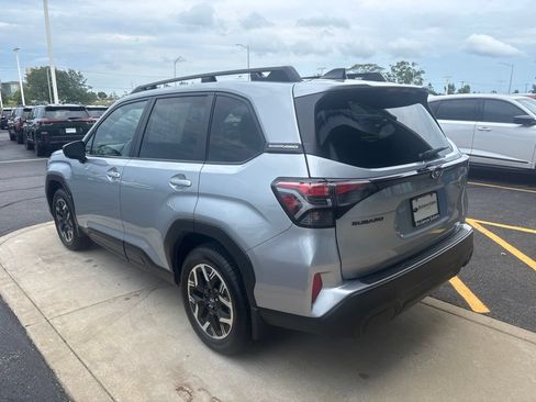 Used 2025 Subaru Forester Premium AWD/4WD image 3