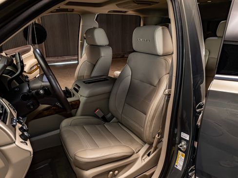 Used 2017 GMC Yukon Denali w/ Open Road Package AWD/4WD image 19