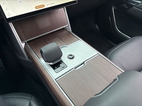 Used 2025 Land Rover Range Rover Long Wheelbase Autobiography image 19