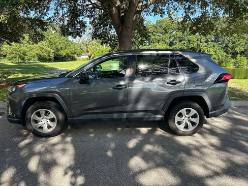 Used 2021 Toyota RAV4 LE FWD image 3