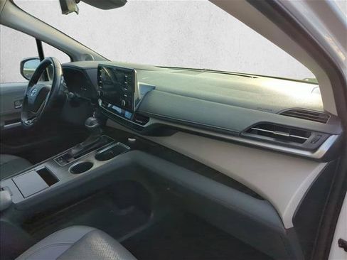 Certified 2021 Toyota Sienna Limited FWD image 25