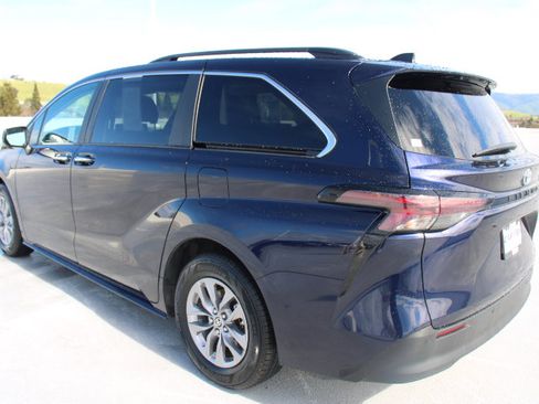 Certified 2024 Toyota Sienna XLE image 5