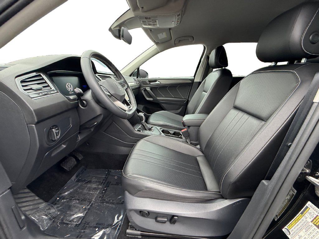 Used 2022 Volkswagen Tiguan SE FWD image 9