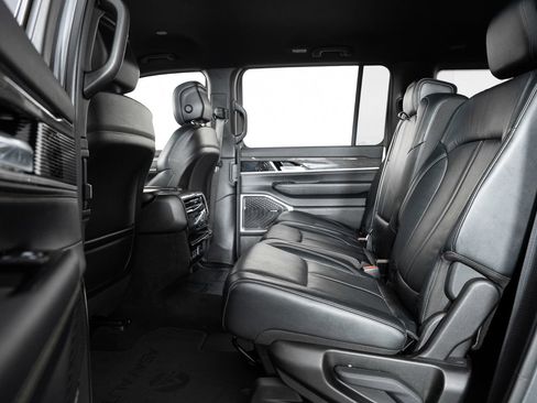 Used 2022 Jeep Wagoneer Series III image 18