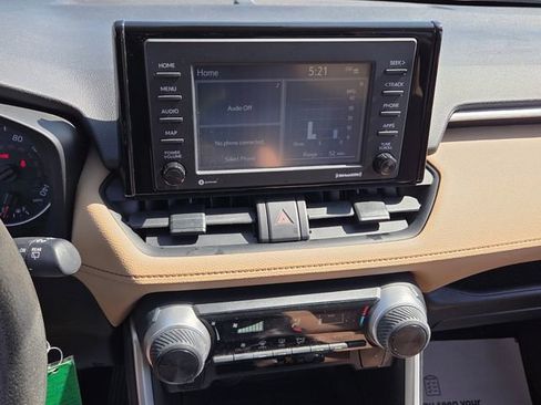 Used 2021 Toyota RAV4 LE FWD image 17