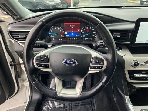 Used 2023 Ford Explorer XLT w/ Equipment Group 202A AWD/4WD image 36