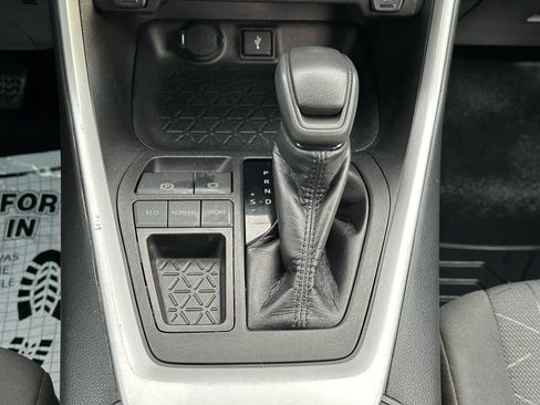 Used 2021 Toyota RAV4 XLE FWD image 30