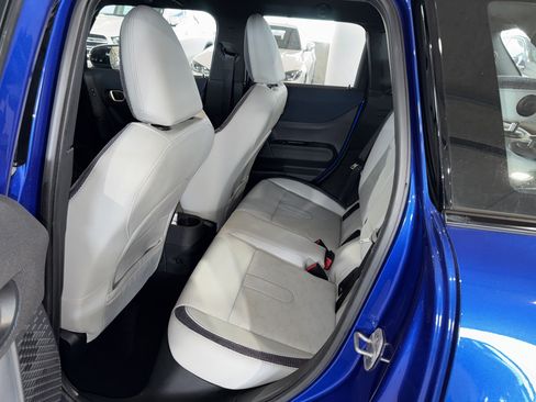 Used 2025 MINI Cooper 4-Door Hardtop FWD image 14