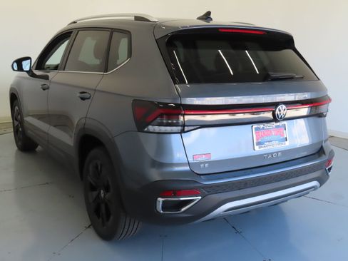New 2026 Volkswagen Taos SE FWD image 7