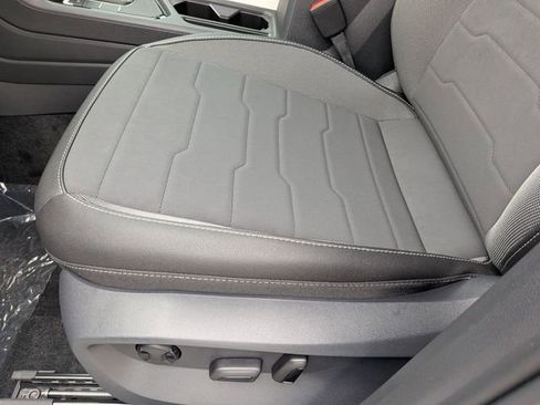 New 2026 Volkswagen Taos SE FWD image 19