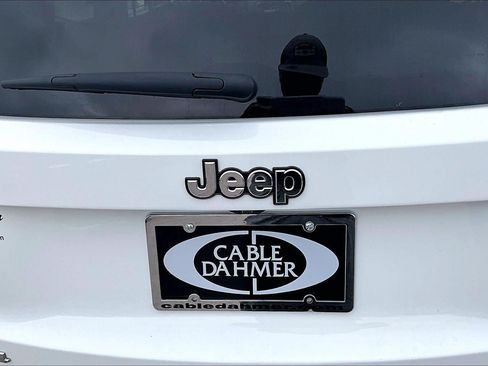 Used 2023 Jeep Renegade Latitude AWD/4WD image 31