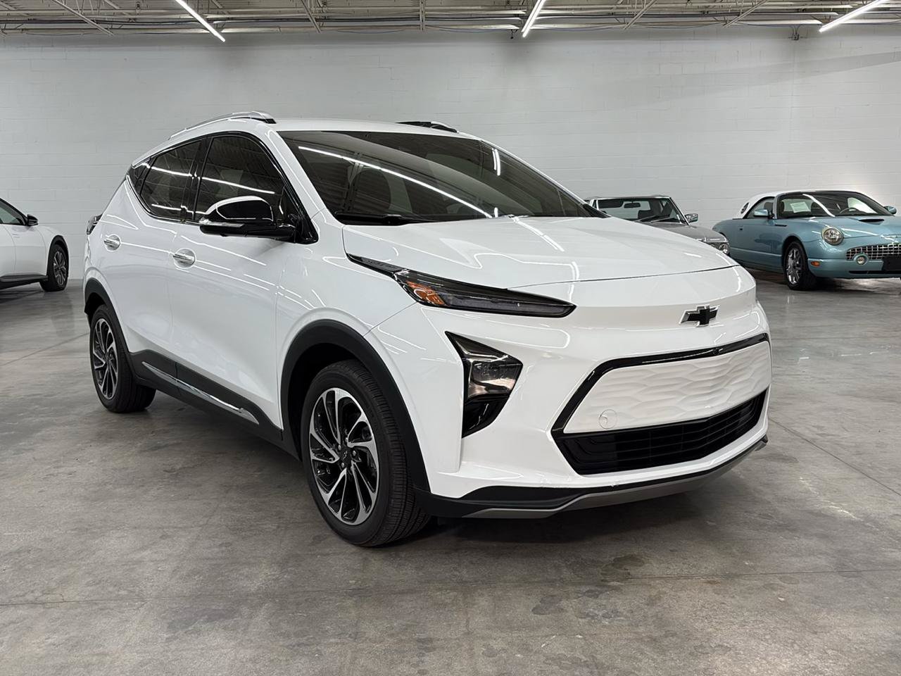 Used 2023 Chevrolet Bolt EUV Premier FWD image 4